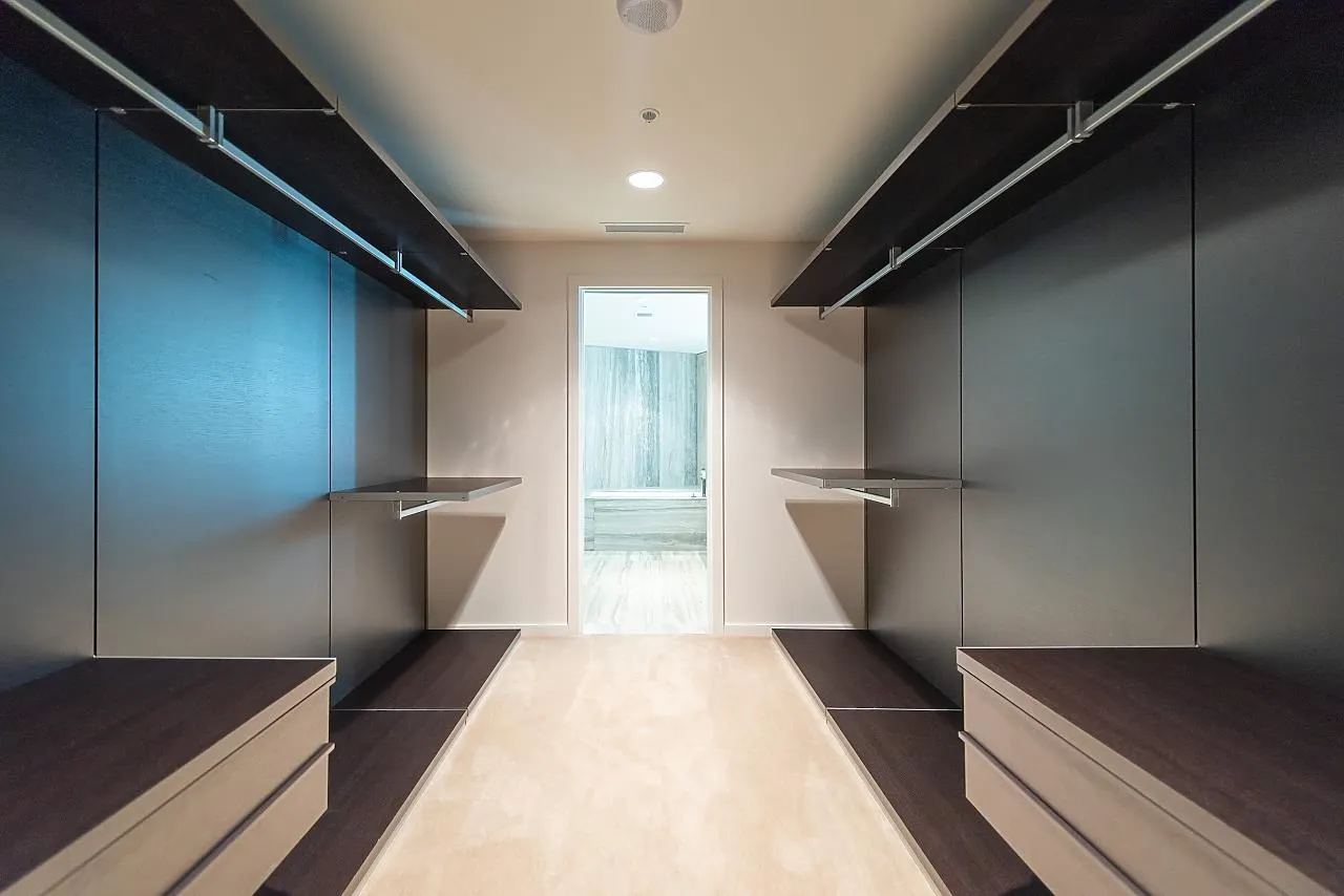 2808 1011 W Cordova Street
