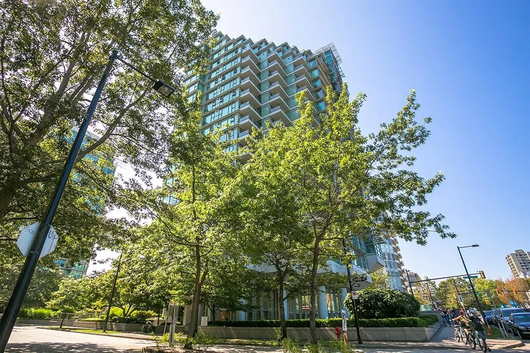 1002 1710 Bayshore Drive