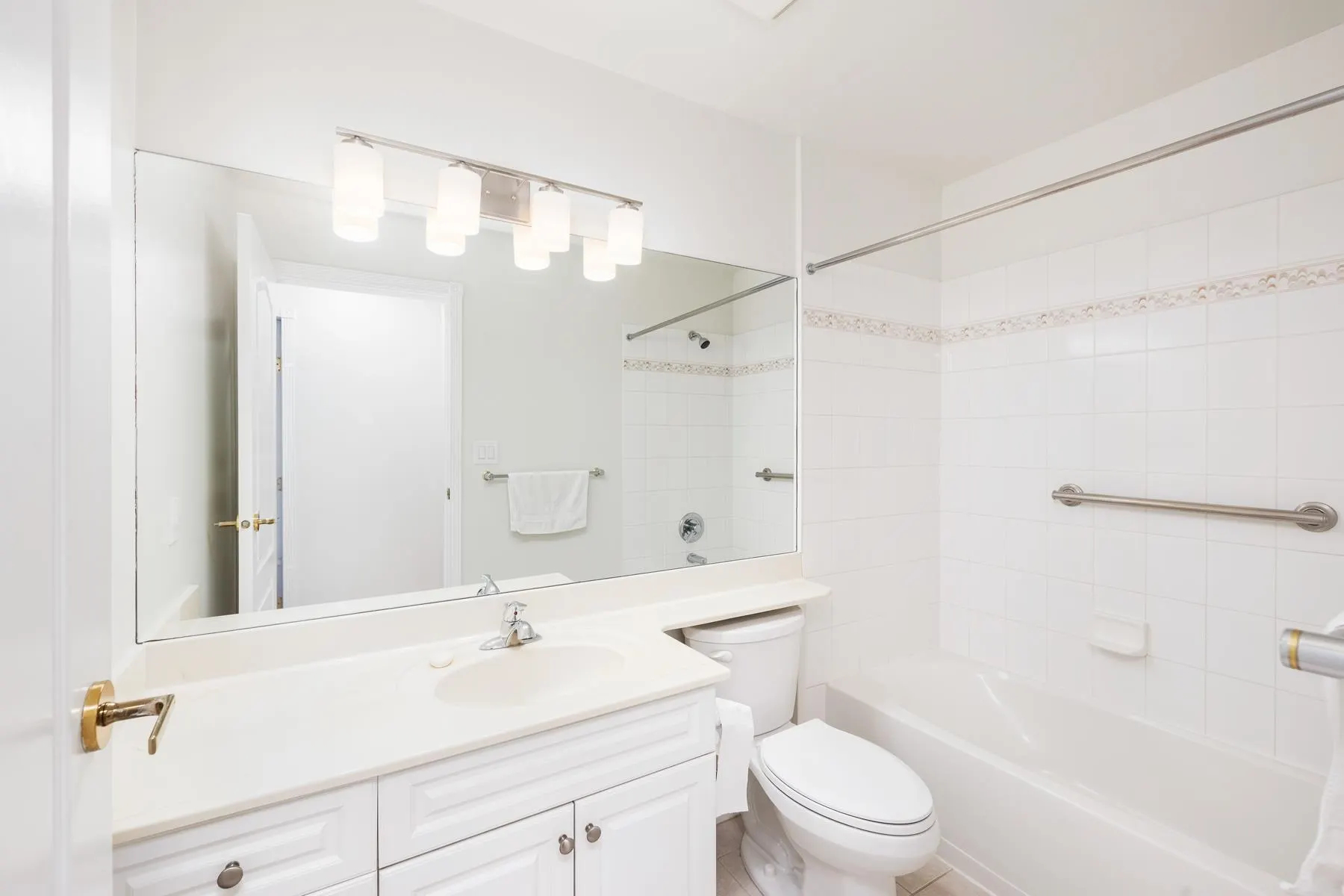 105 1221 Johnston Road
