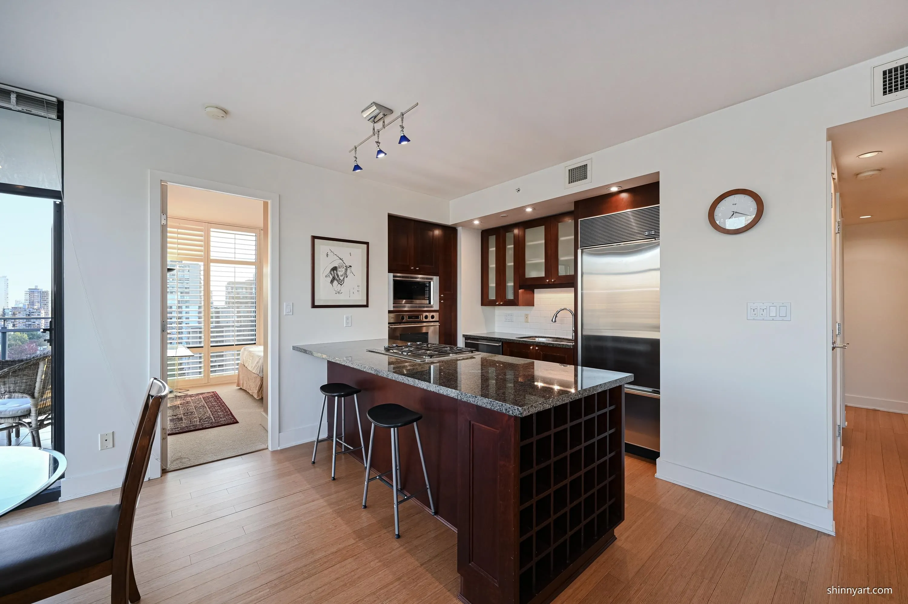 1602 1863 Alberni Street