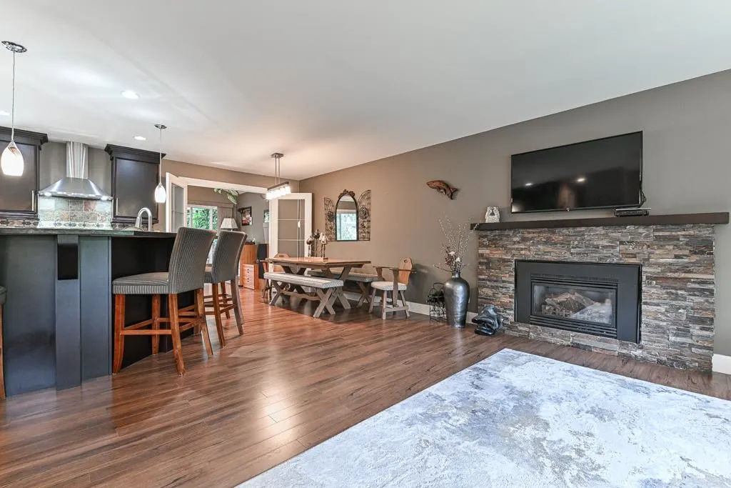 3176 Old Clayburn Road