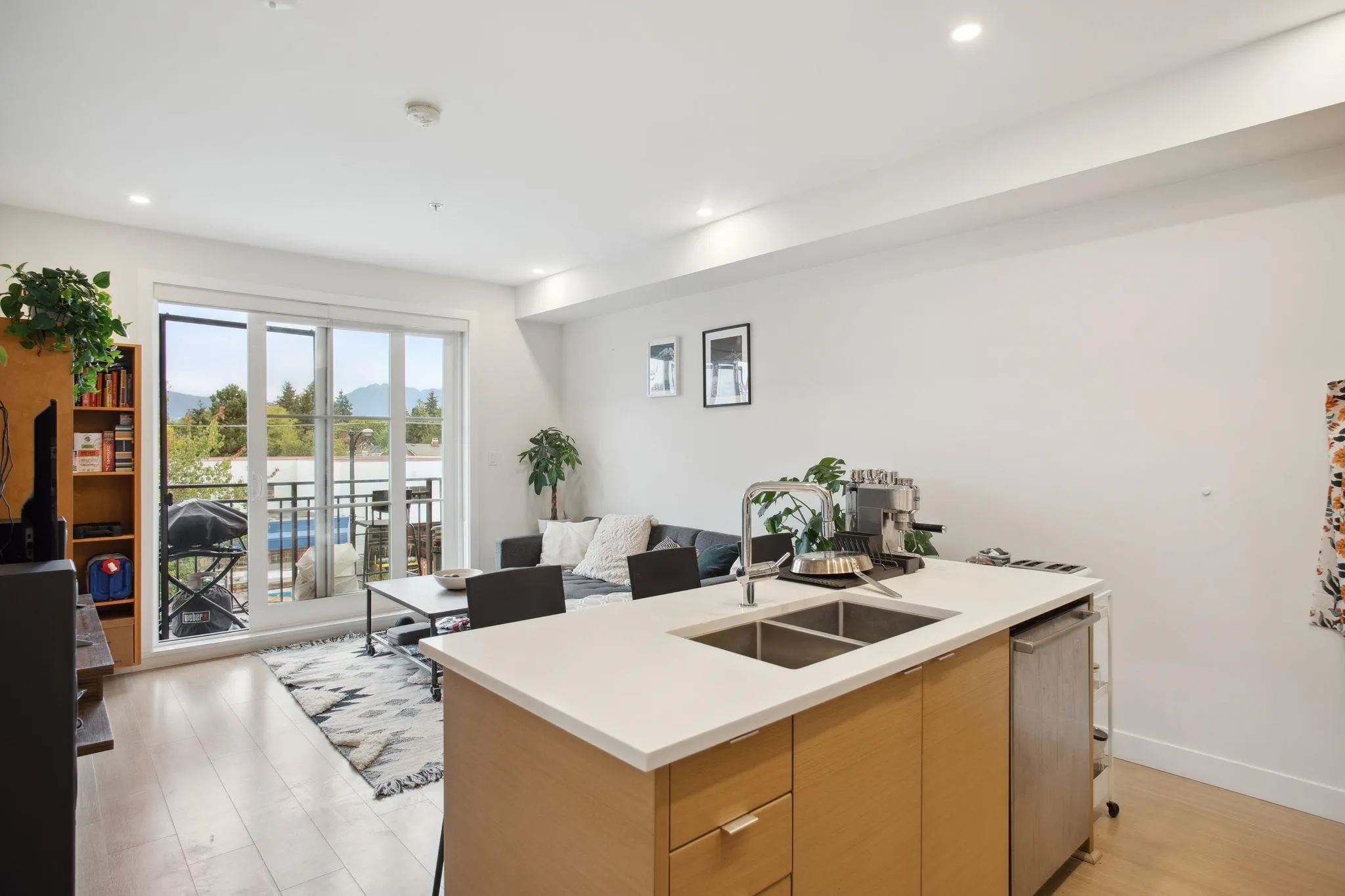 309 2528 Collingwood Street