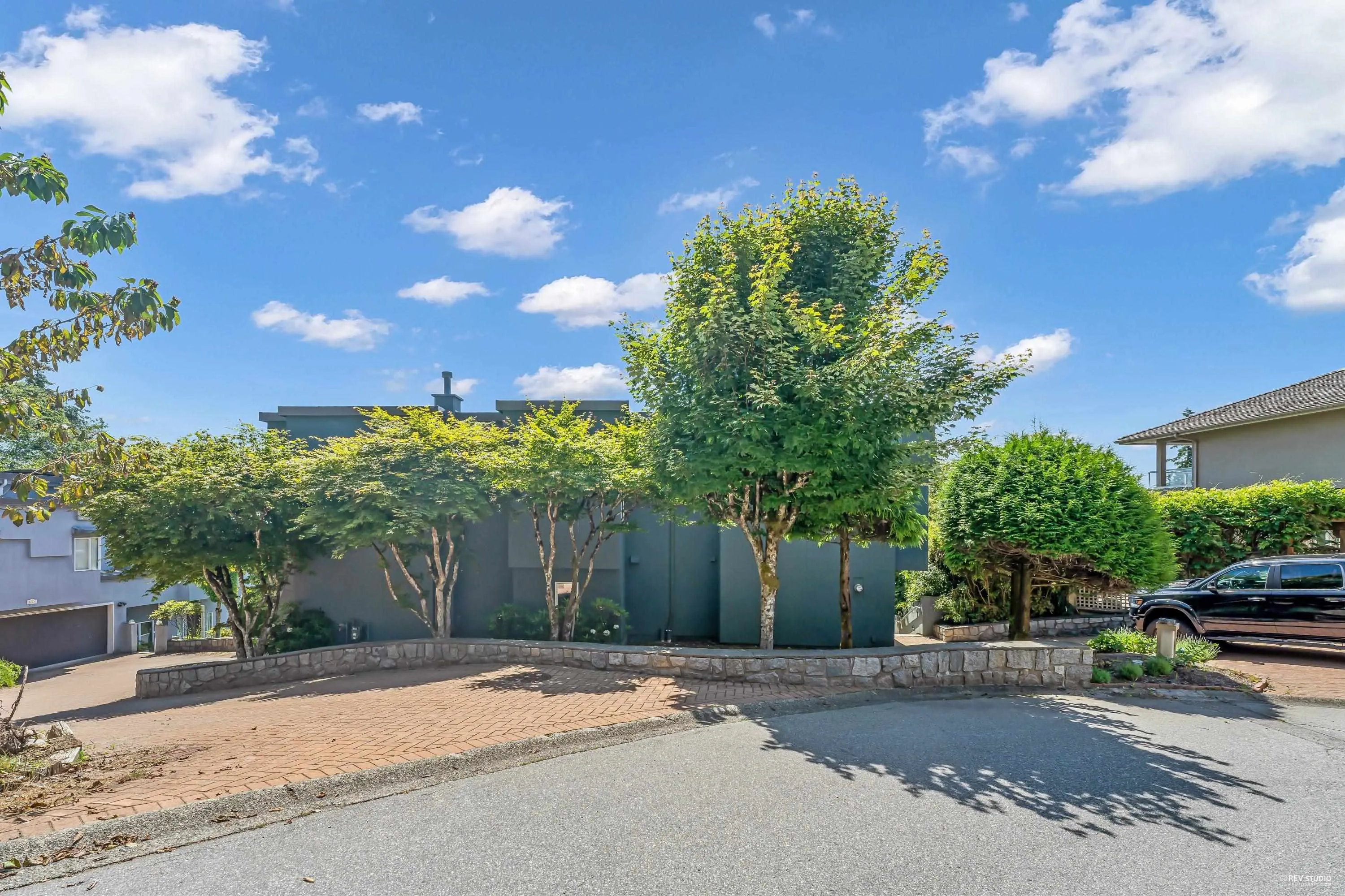2611 Westhill Way