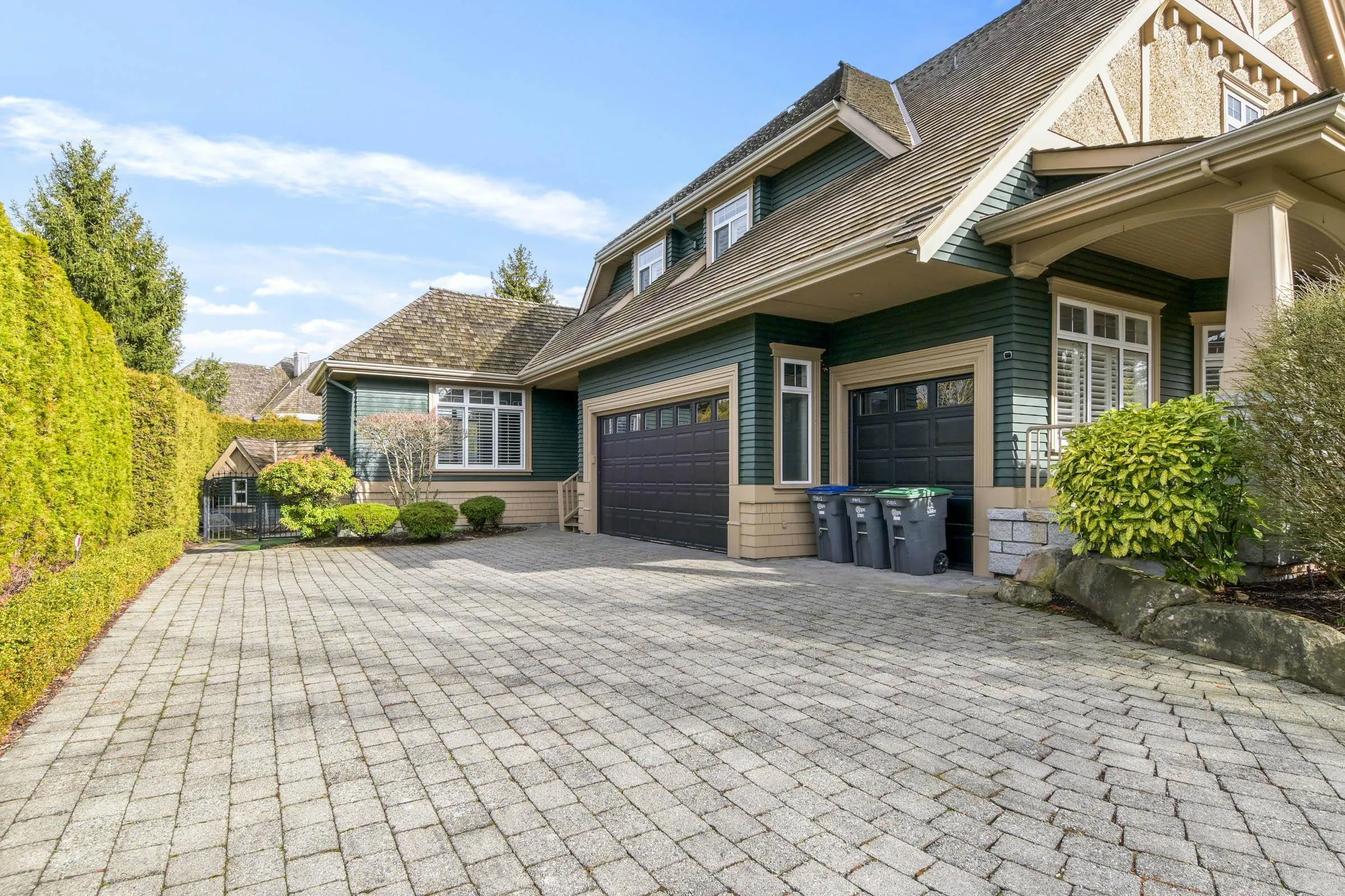 15802 Collingwood Crescent