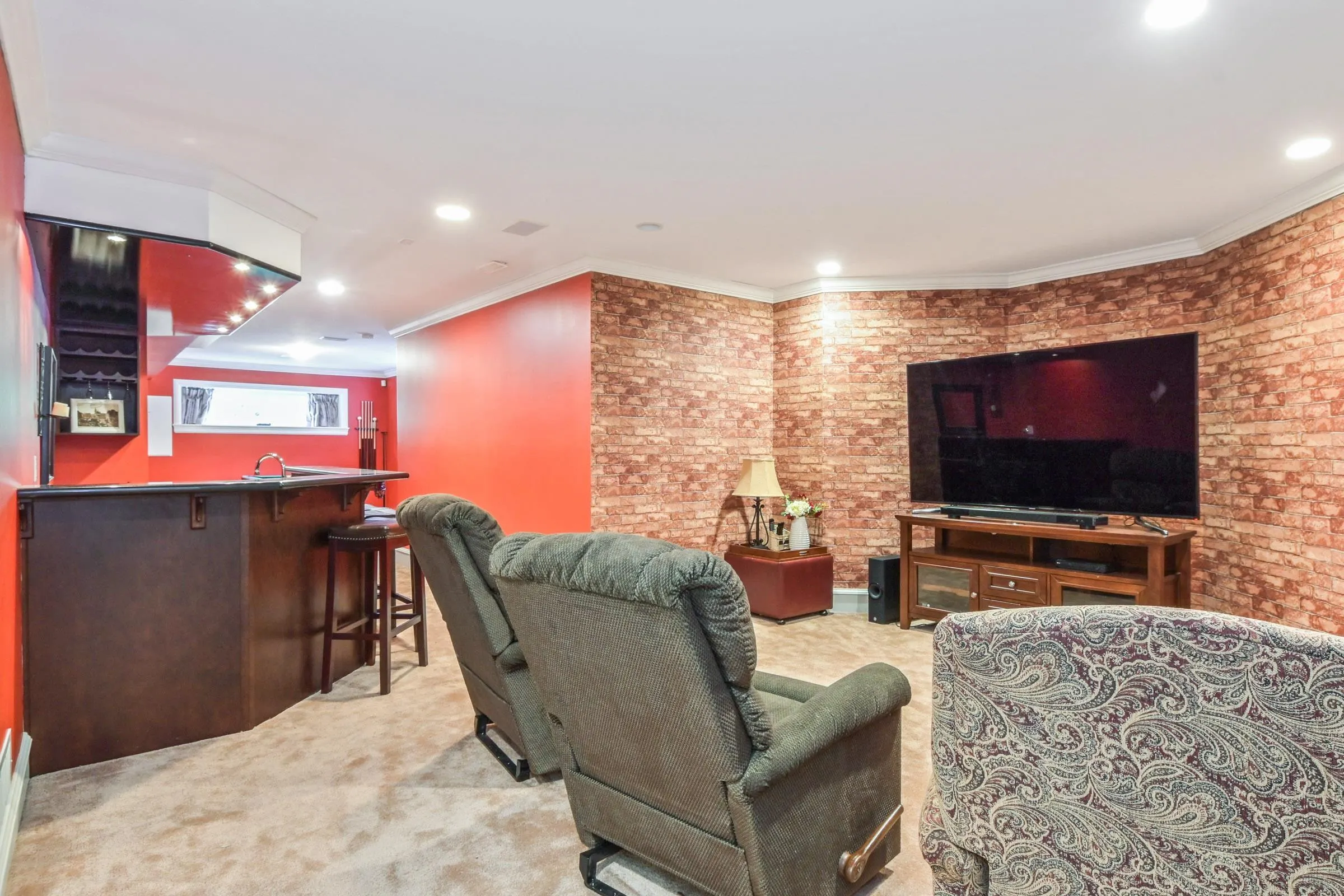 15802 Collingwood Crescent