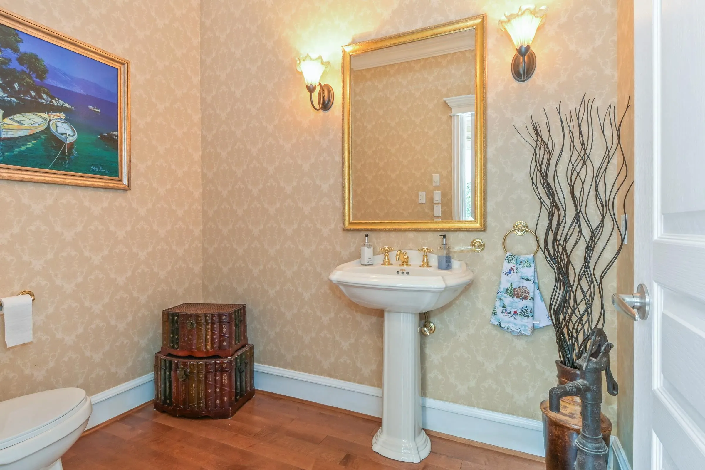 15802 Collingwood Crescent