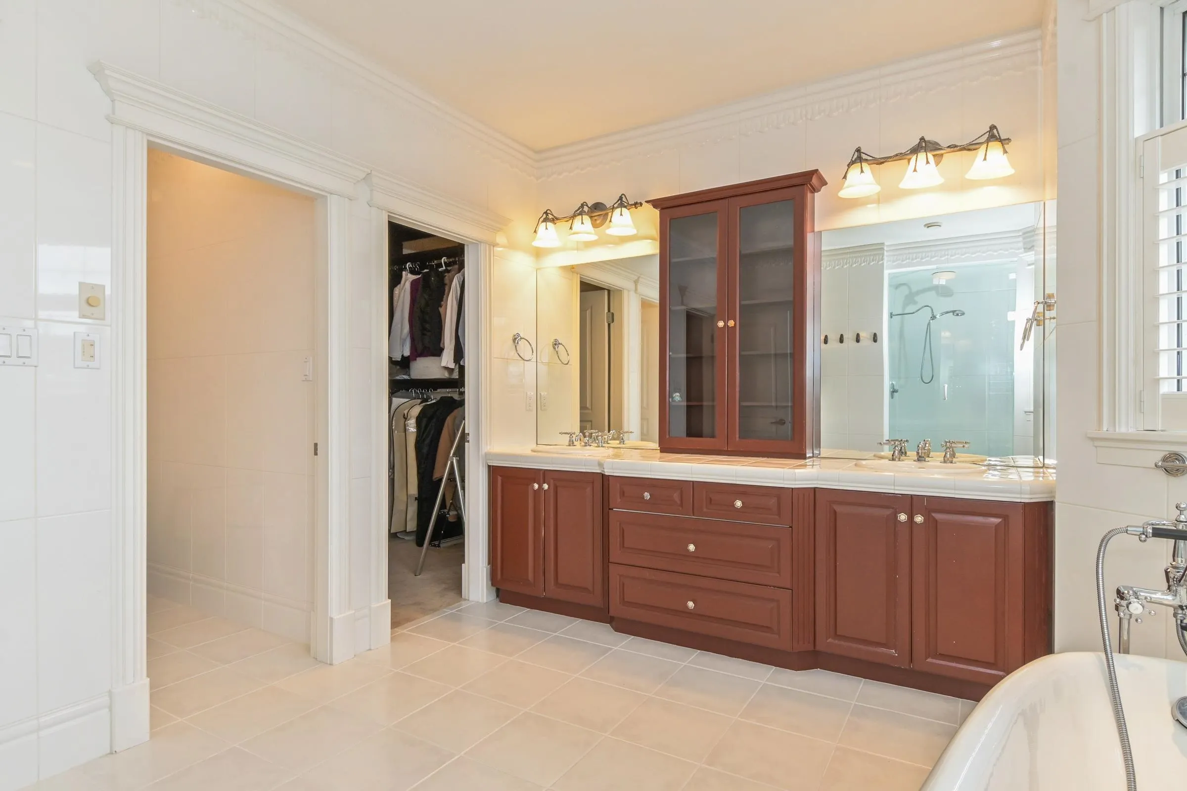 15802 Collingwood Crescent