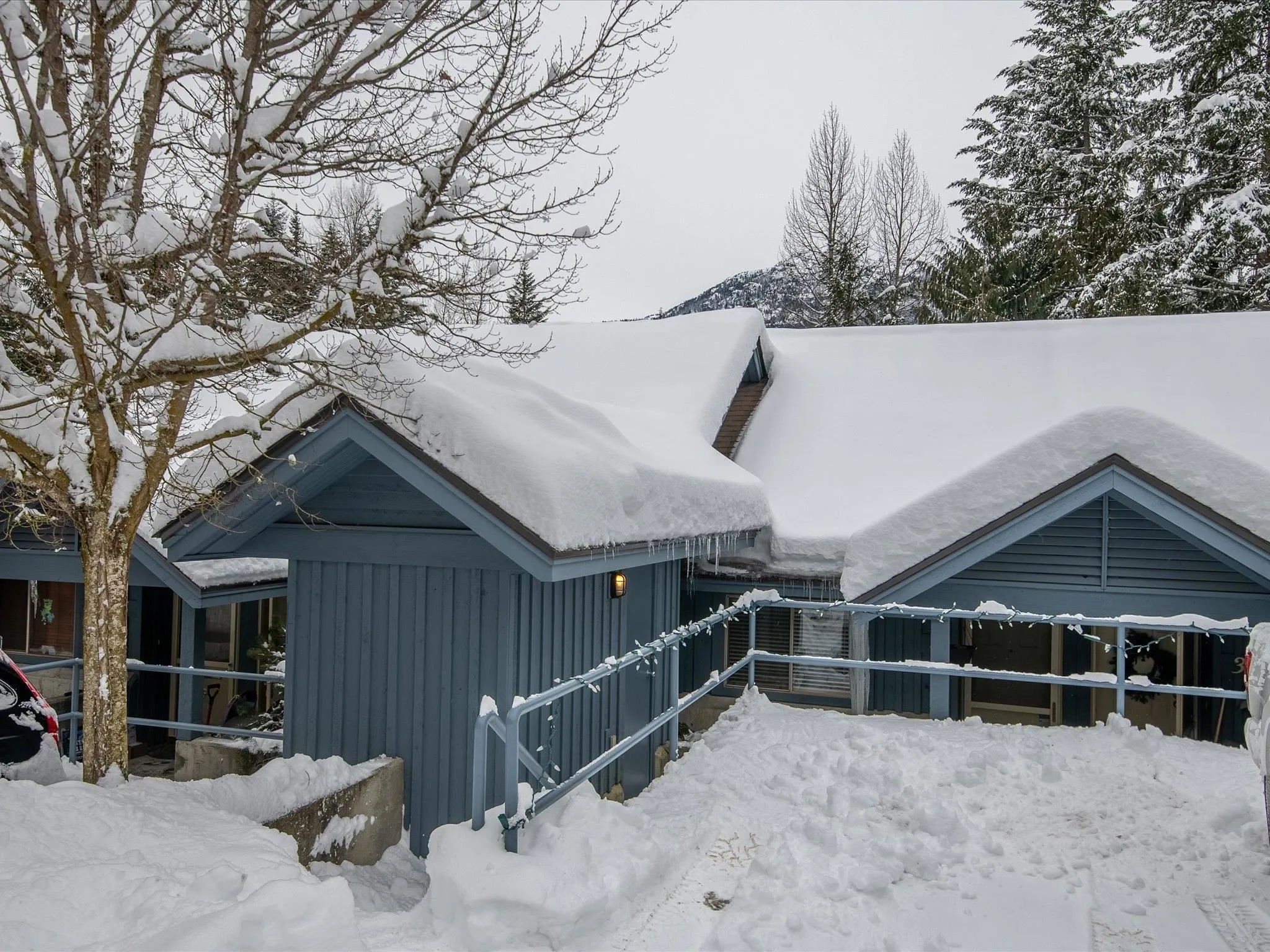 4 3102 Panorama Ridge