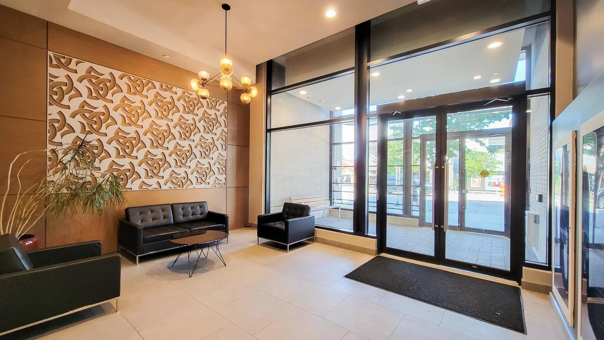 802 238 W Broadway