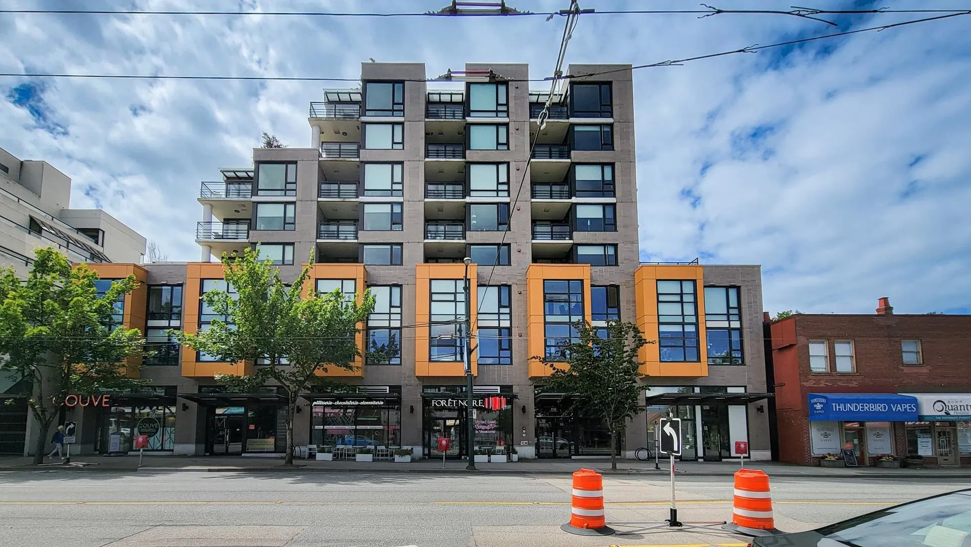 802 238 W Broadway
