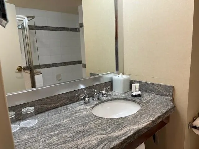 2702 1128 W Hastings Street