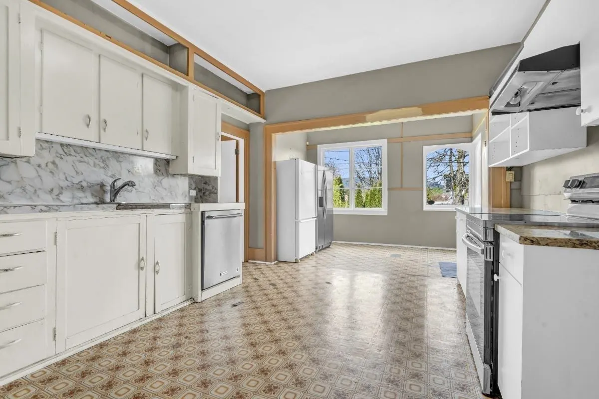 1775 Cedar Crescent