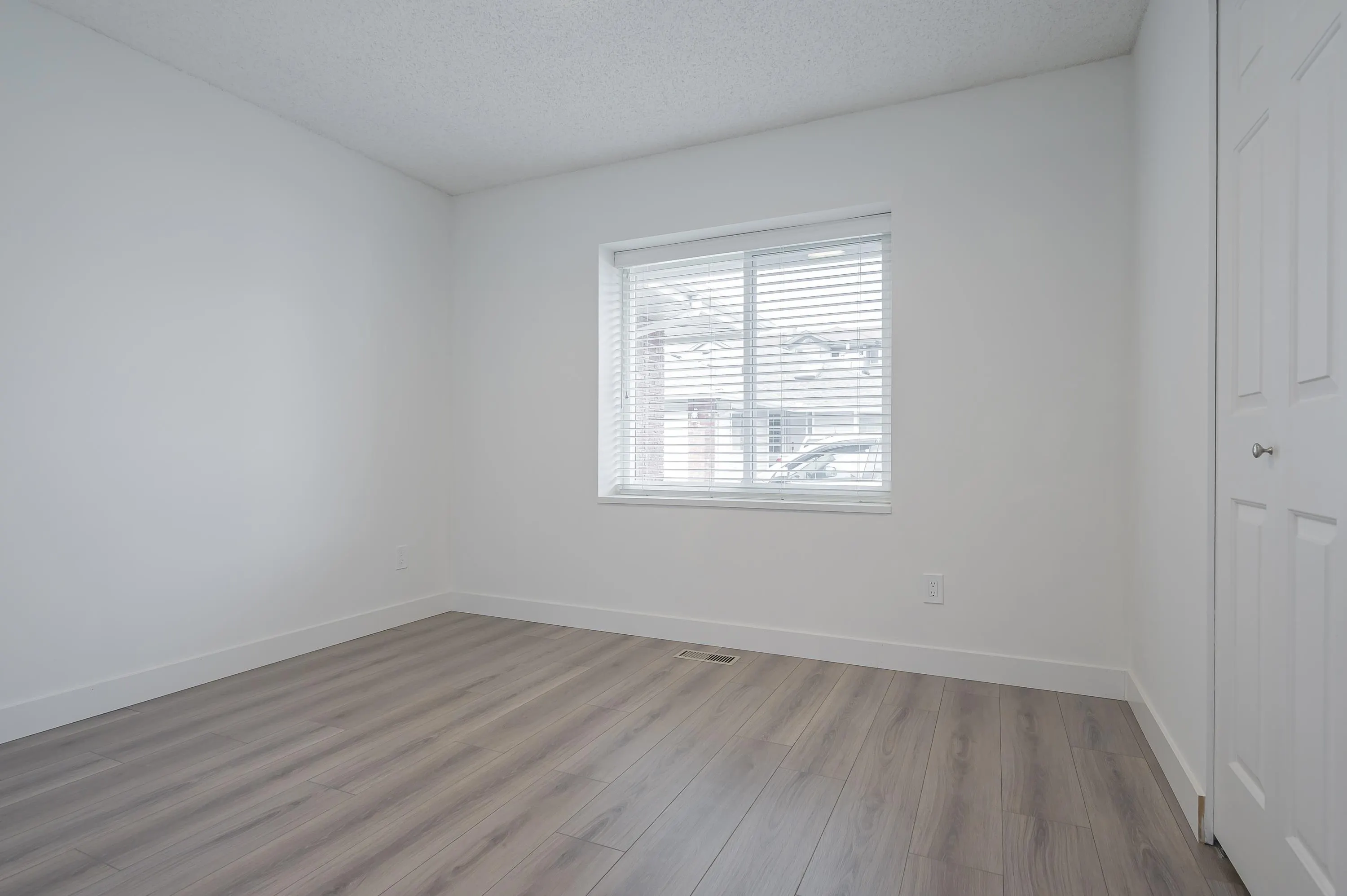 6 5365 205 Street