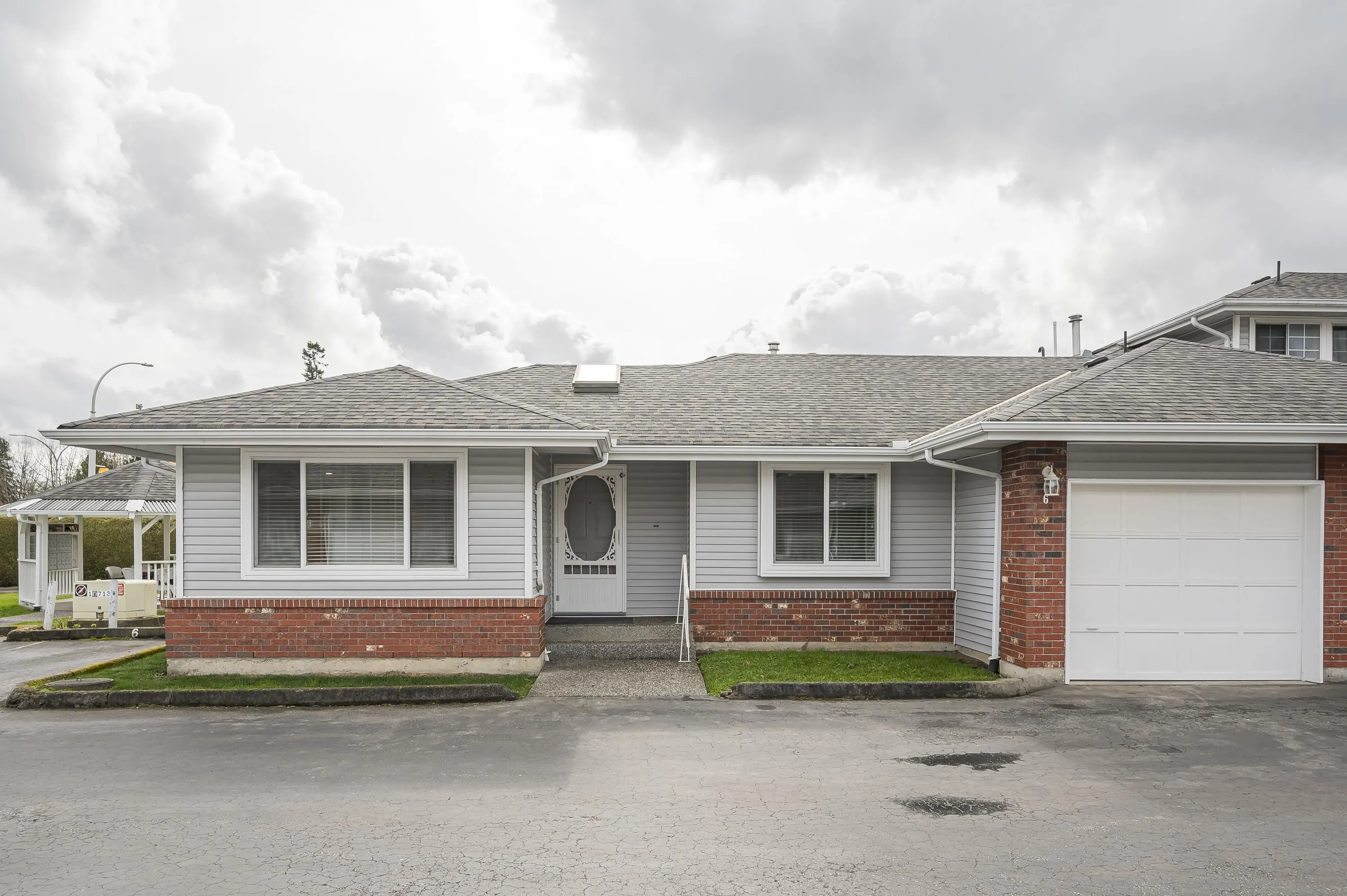 6 5365 205 Street
