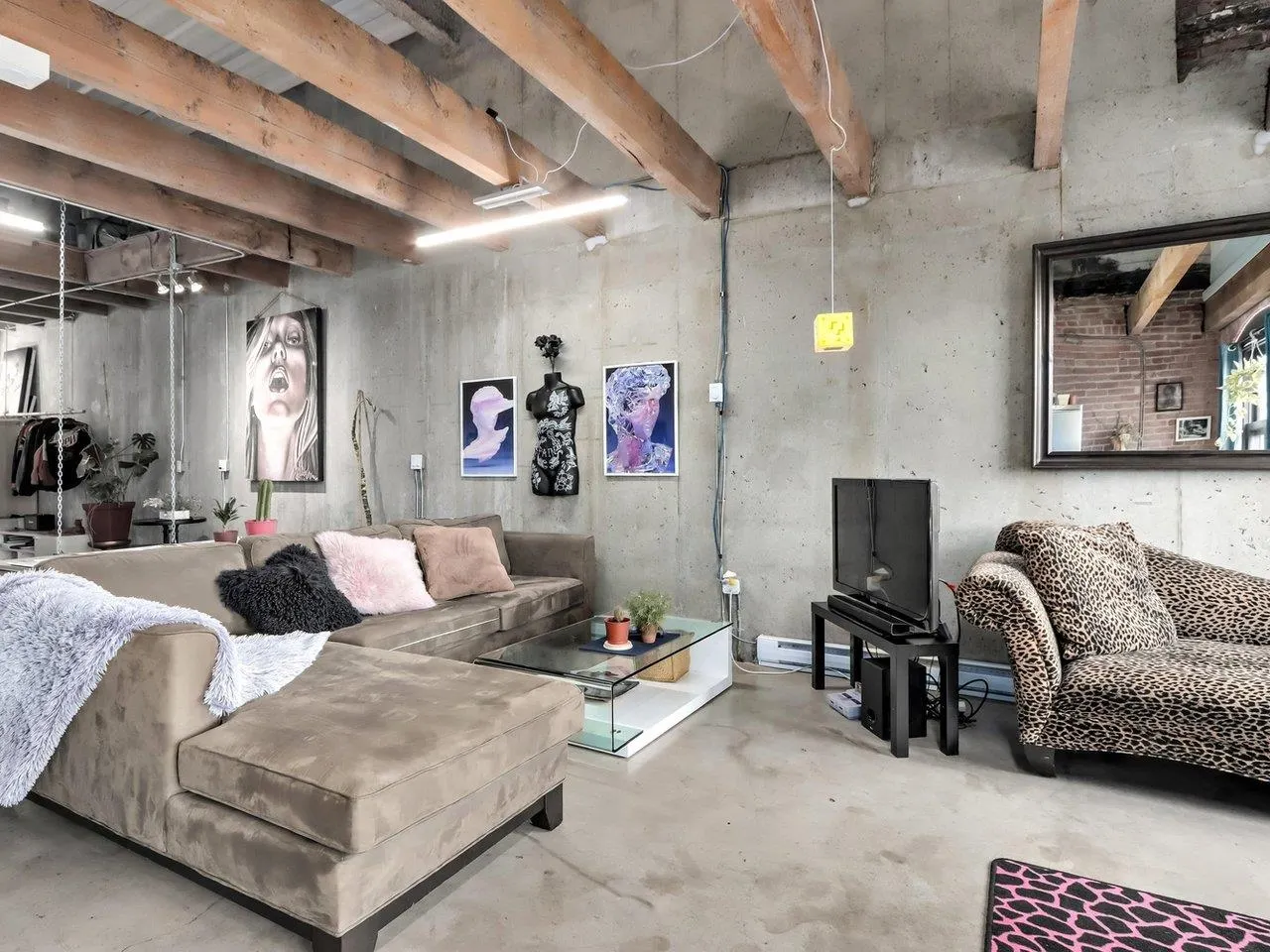 505 55 E Cordova Street