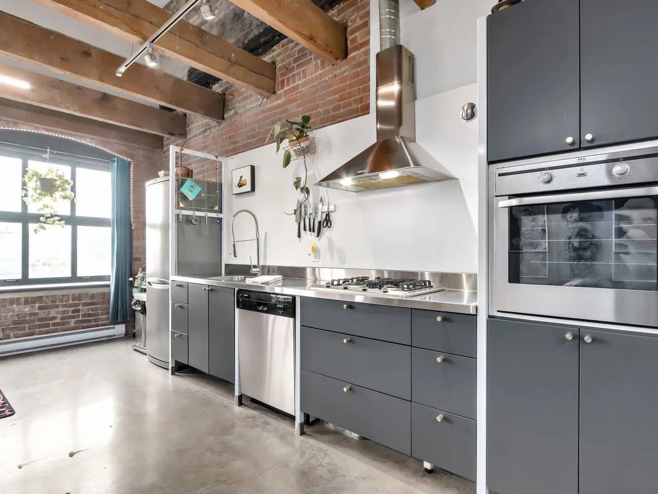 505 55 E Cordova Street