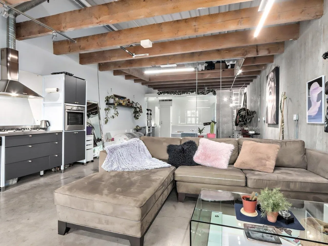 505 55 E Cordova Street