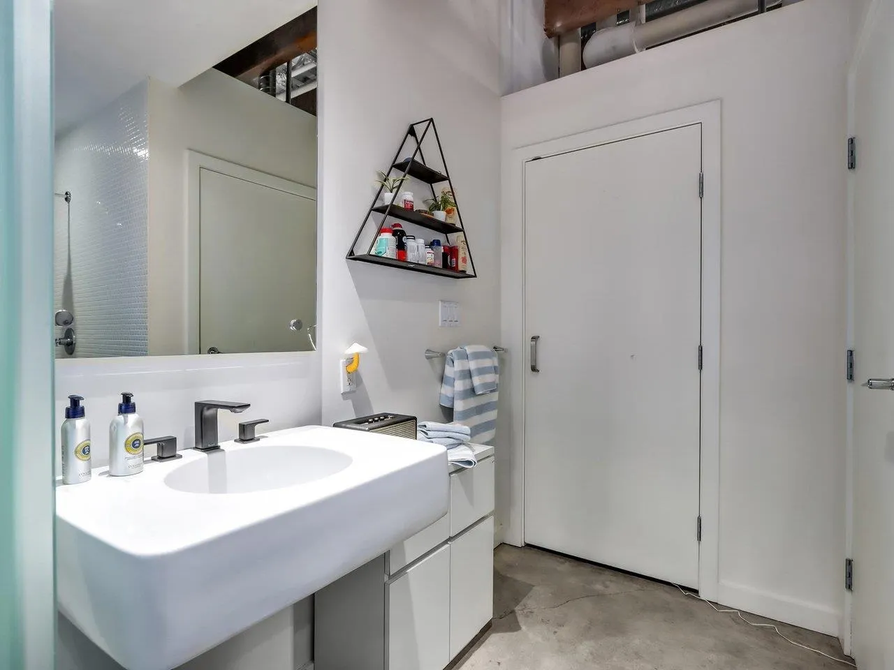 505 55 E Cordova Street