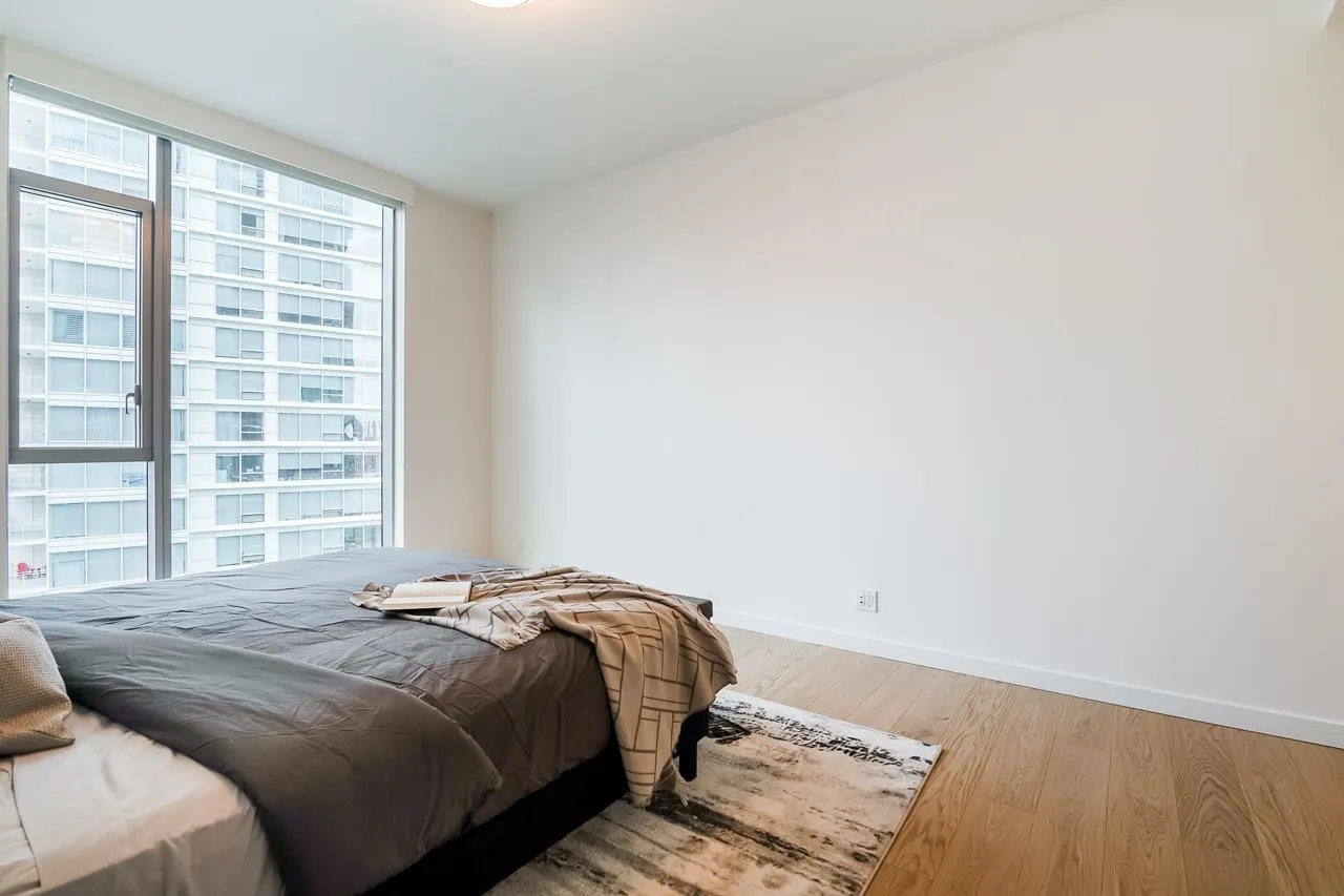 1601 277 Thurlow Street