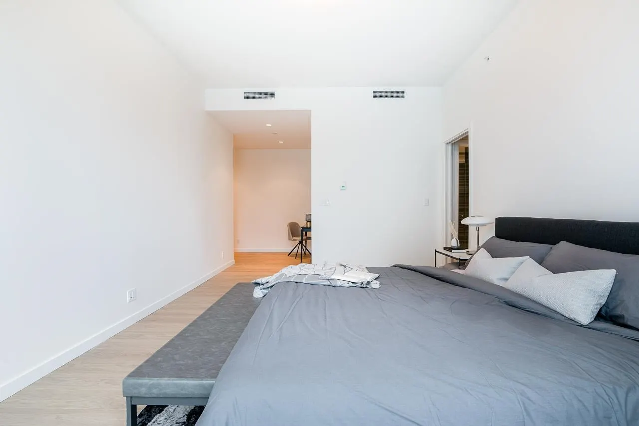 1601 277 Thurlow Street