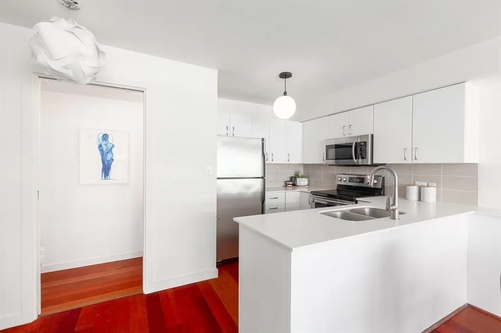 3202 610 Granville Street