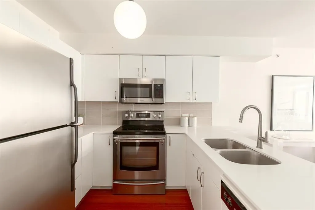 3202 610 Granville Street