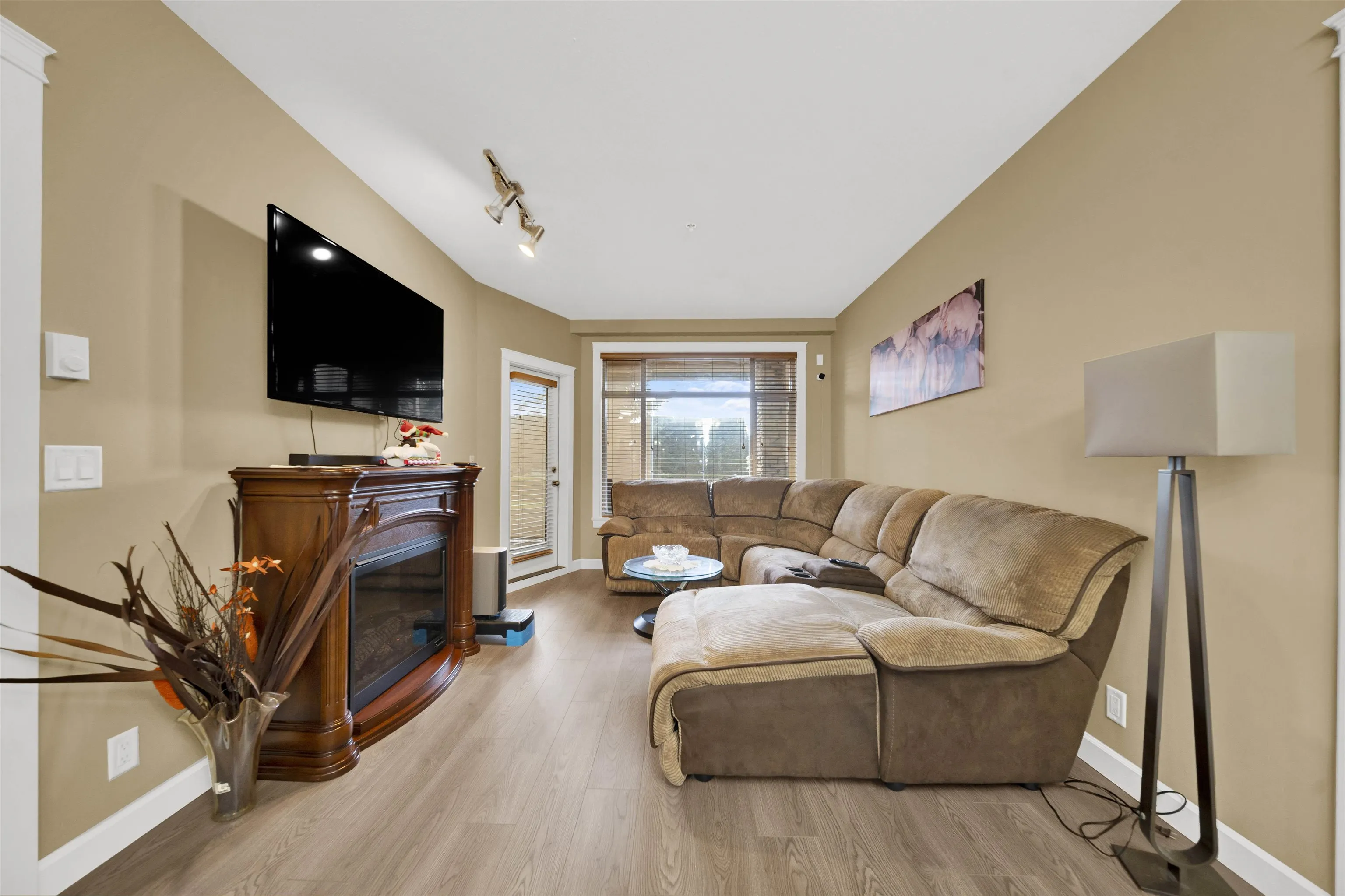 111 8067 207 Street