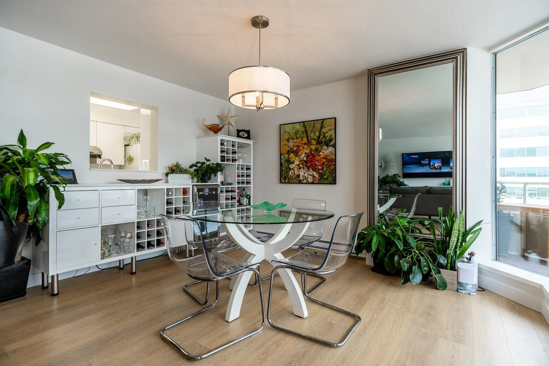 401 1235 W Broadway