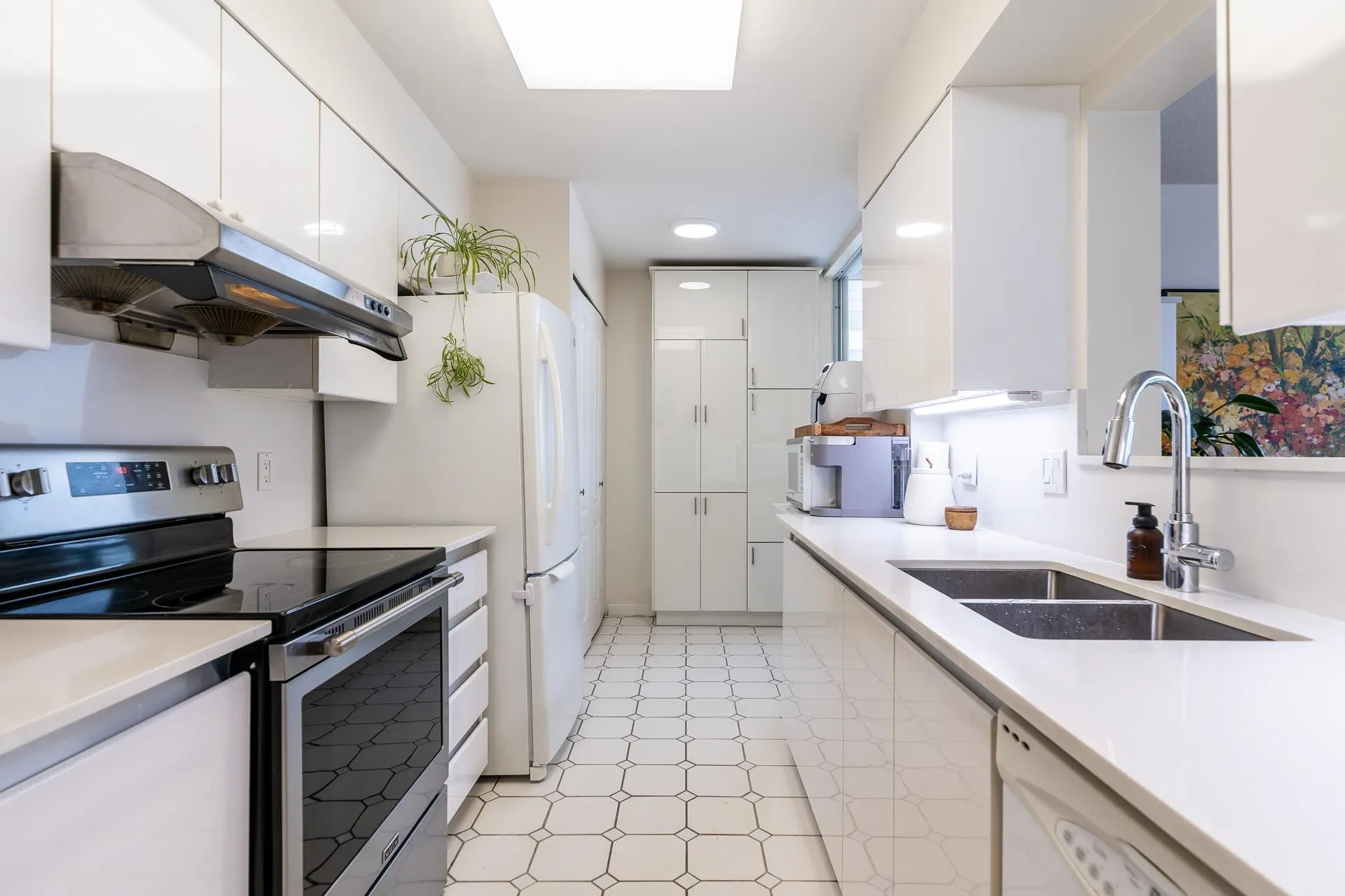 401 1235 W Broadway