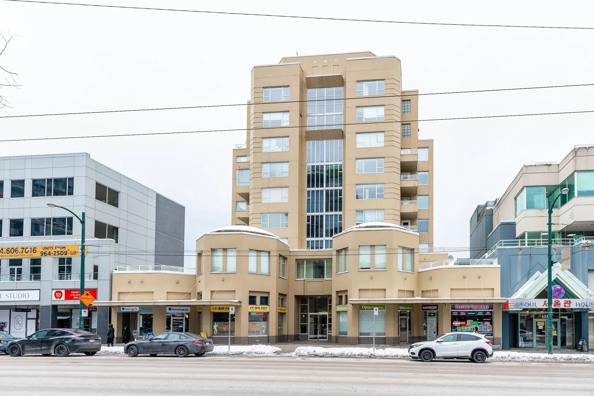 401 1235 W Broadway