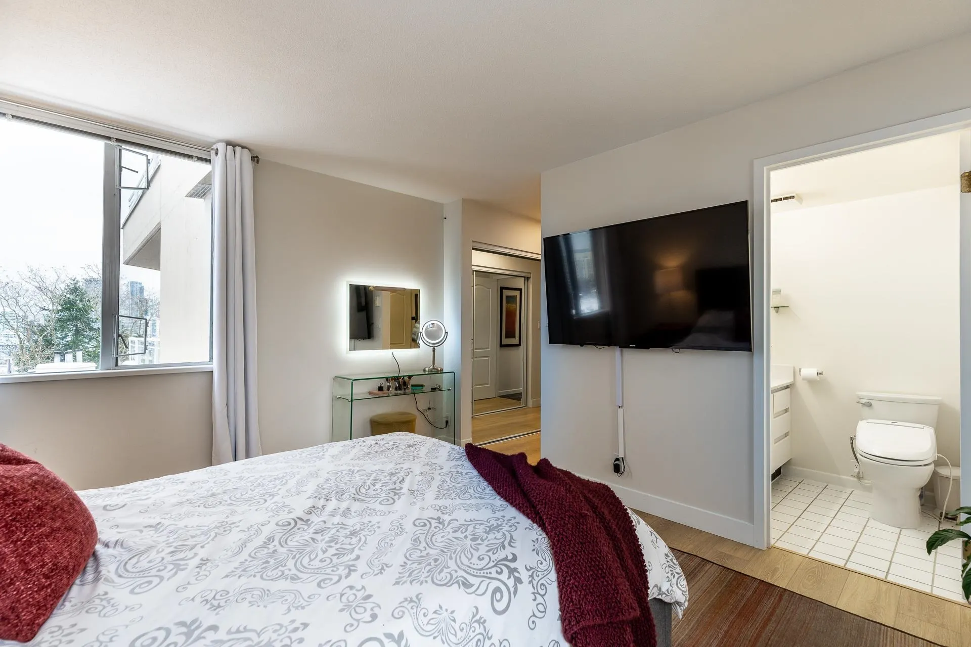 401 1235 W Broadway