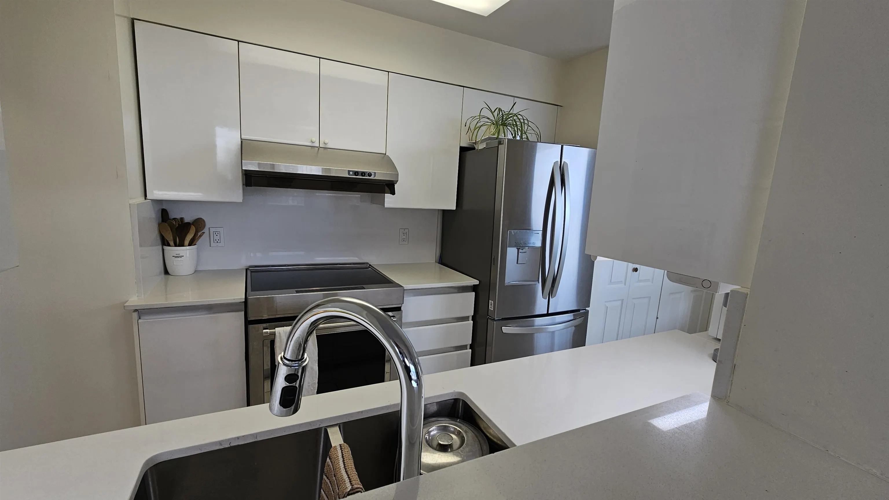 401 1235 W Broadway