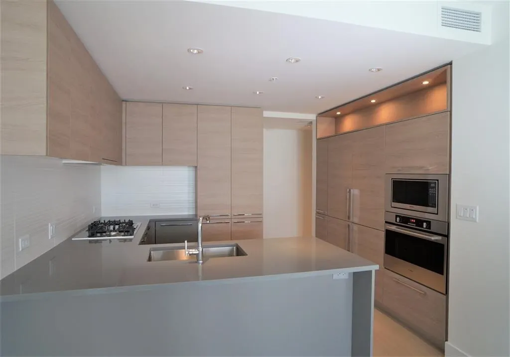 2909 7388 Kingsway