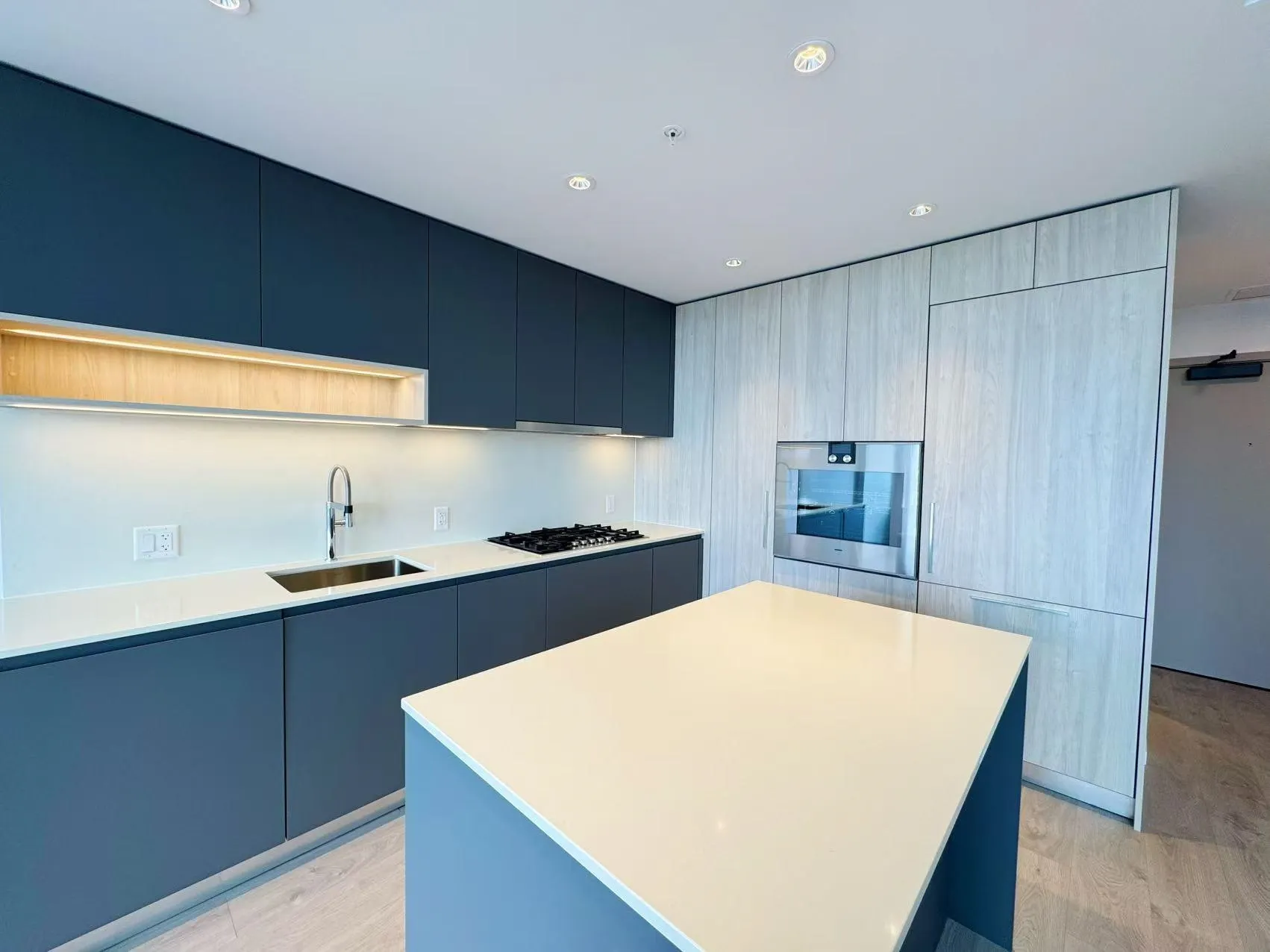 1203 6808 Minoru Boulevard