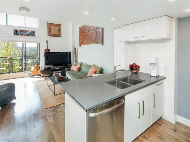 714 22 E Cordova Street