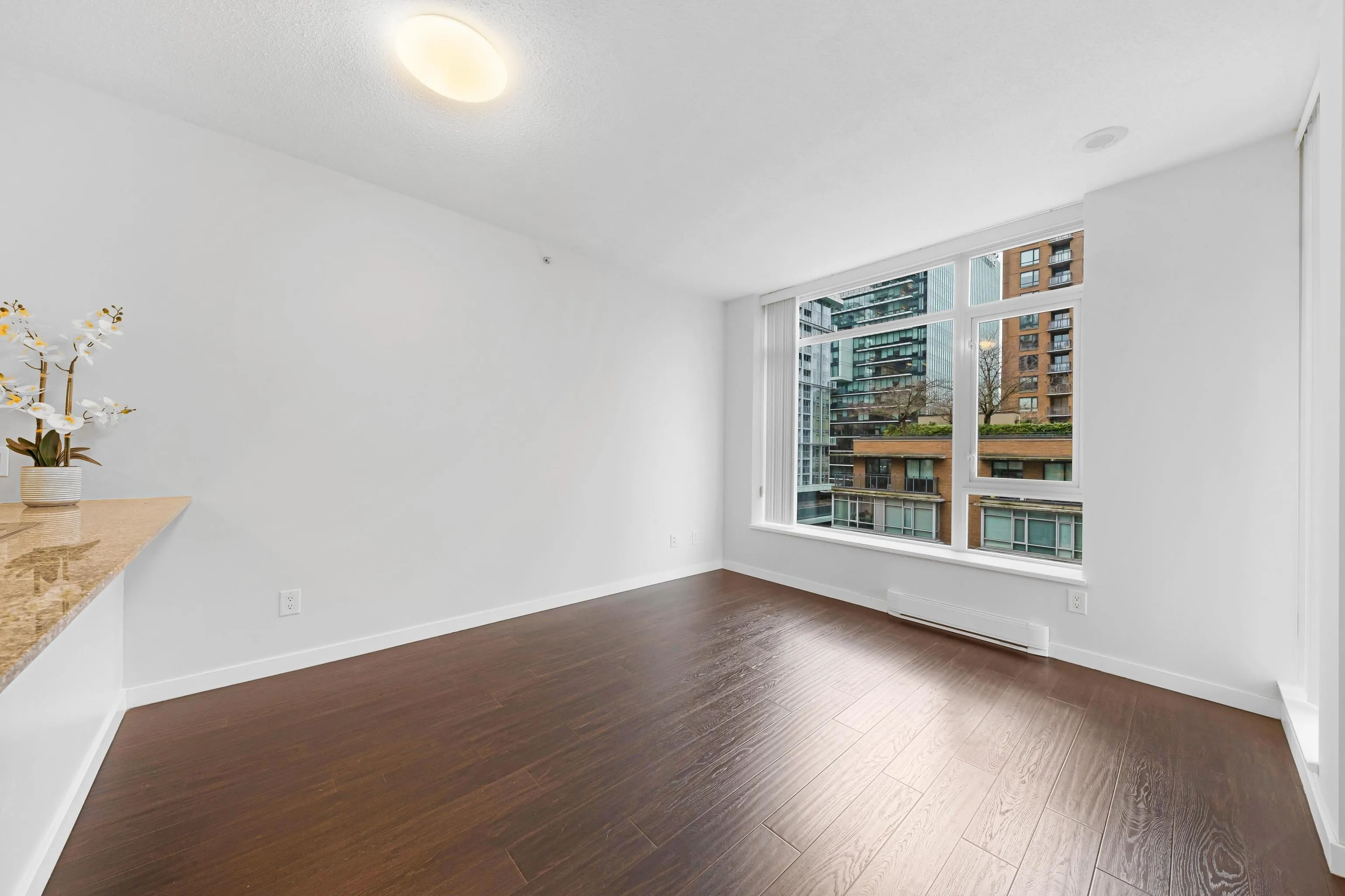904 480 Robson Street