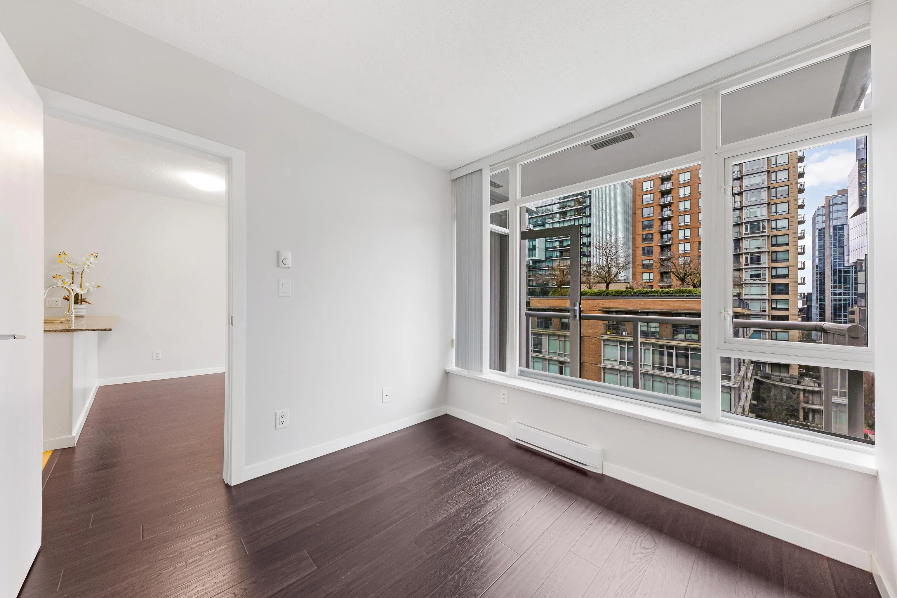 904 480 Robson Street