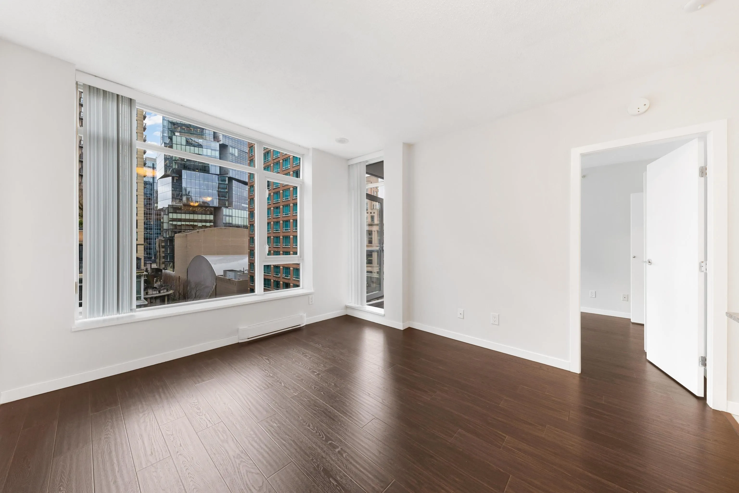 904 480 Robson Street