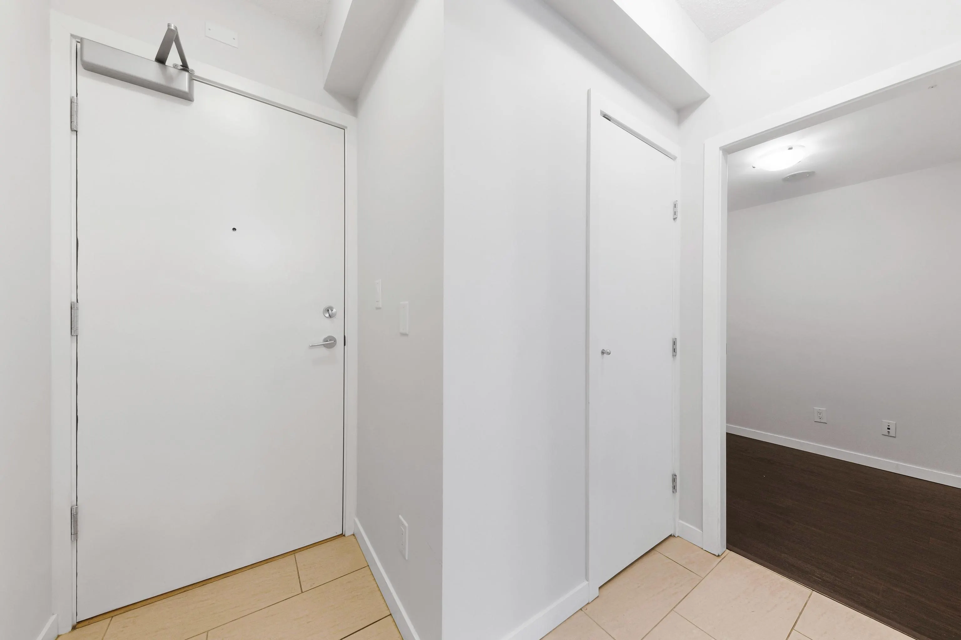 904 480 Robson Street