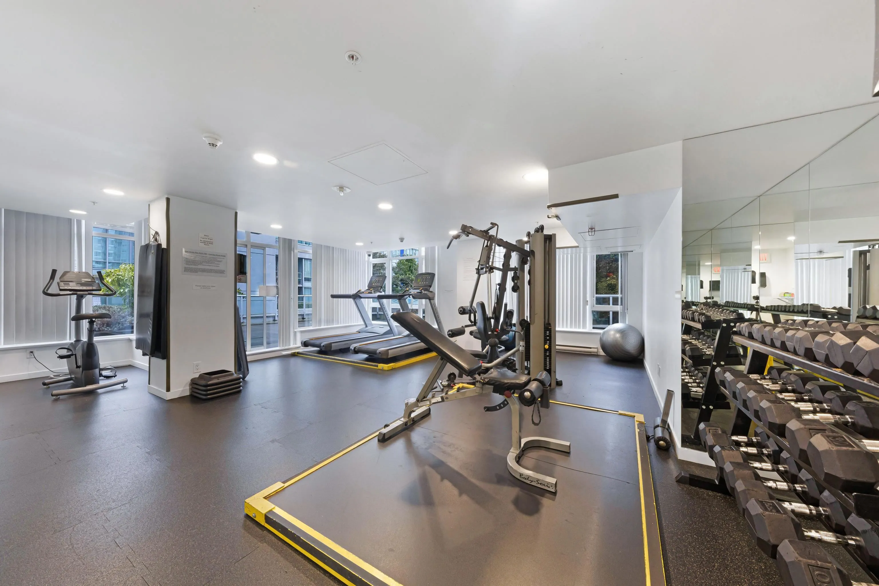 904 480 Robson Street