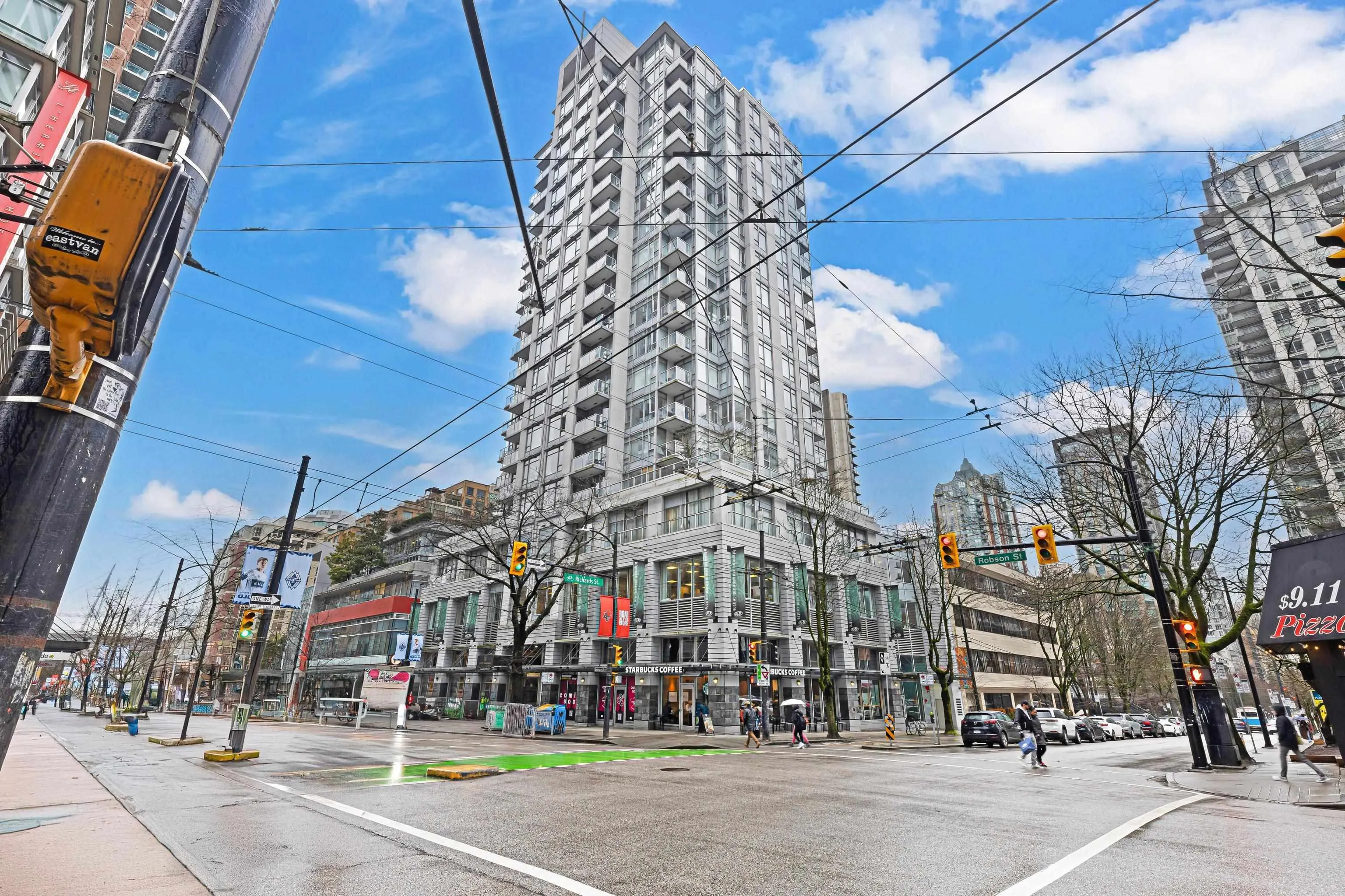 904 480 Robson Street