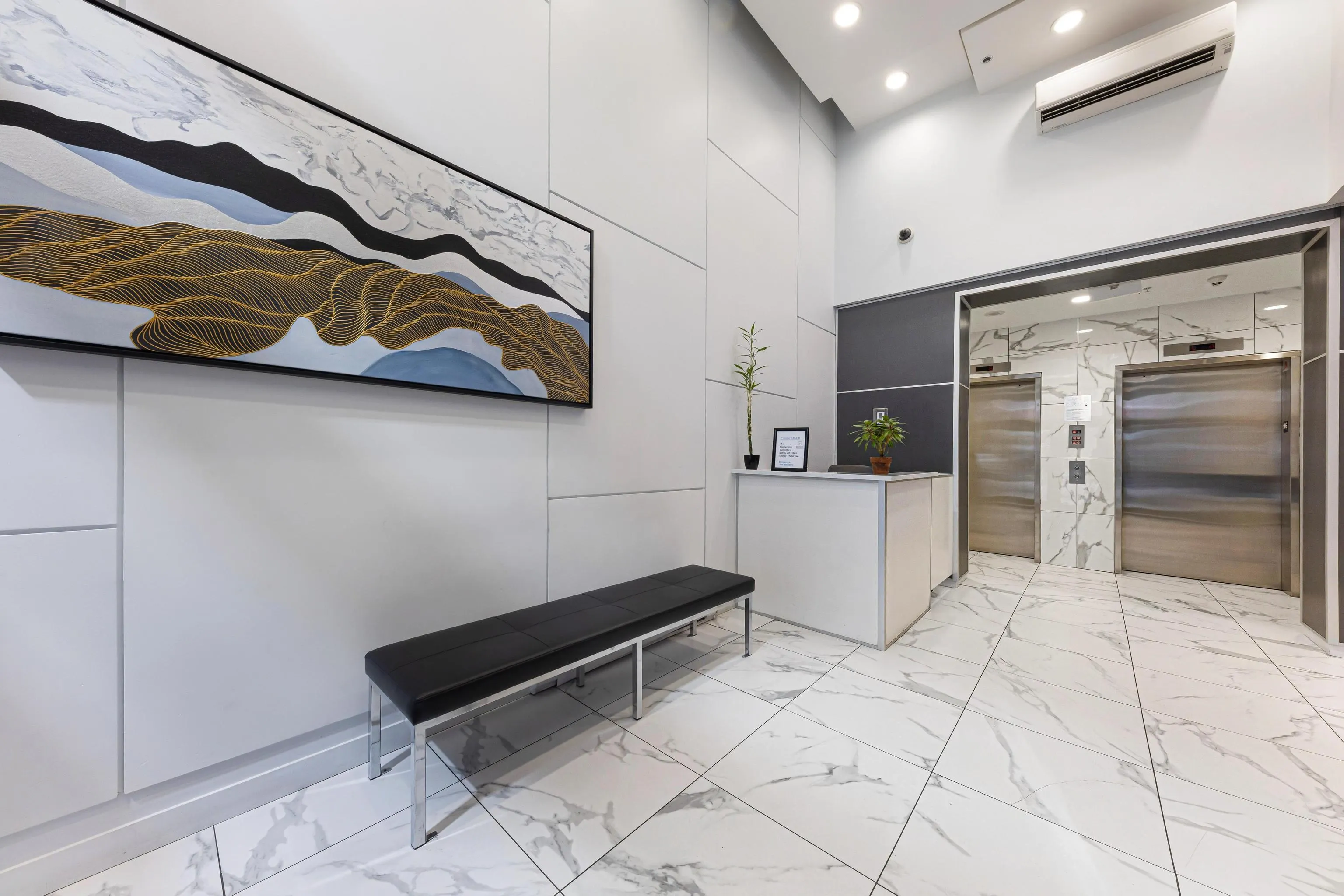 904 480 Robson Street
