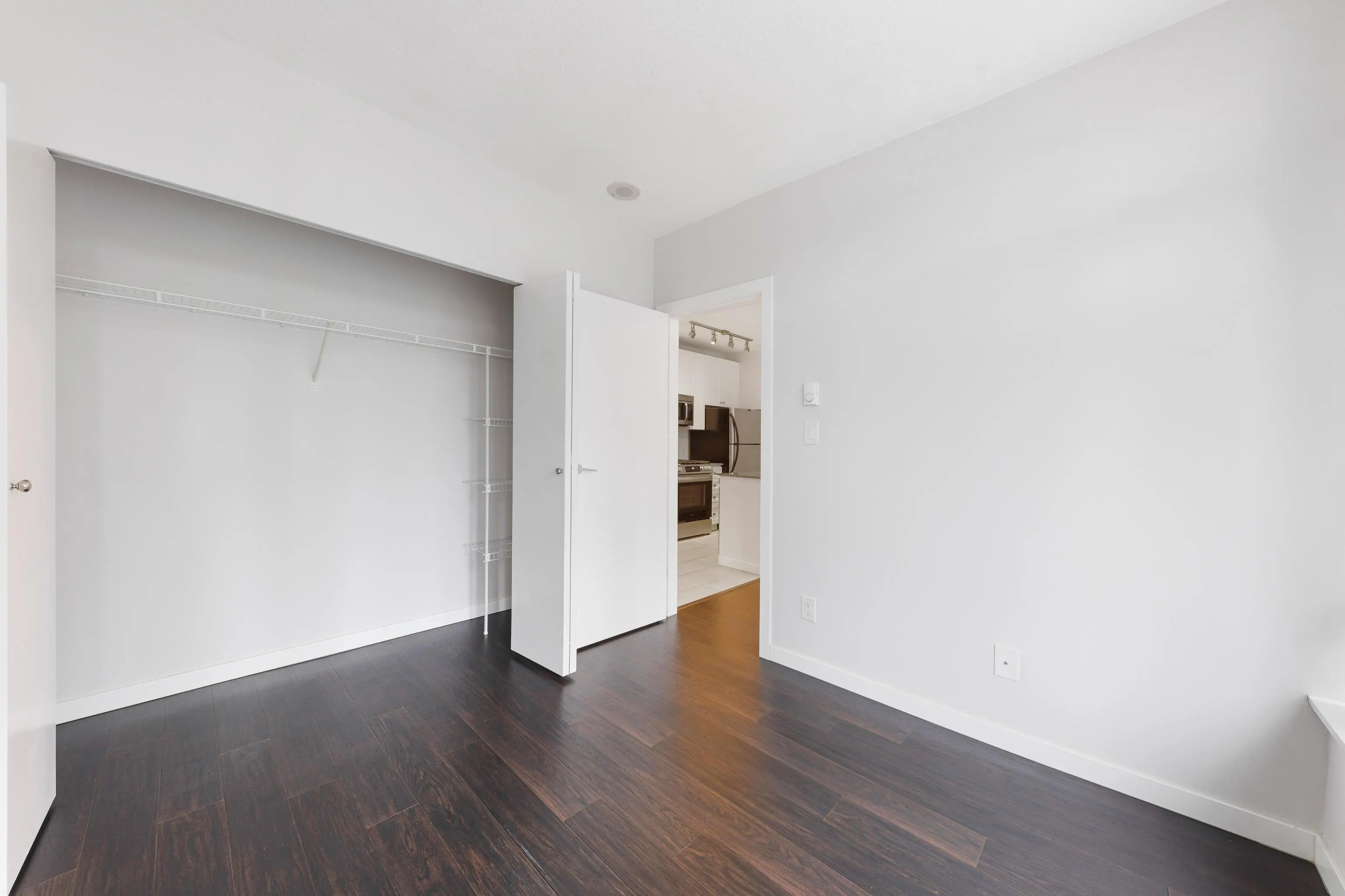 904 480 Robson Street