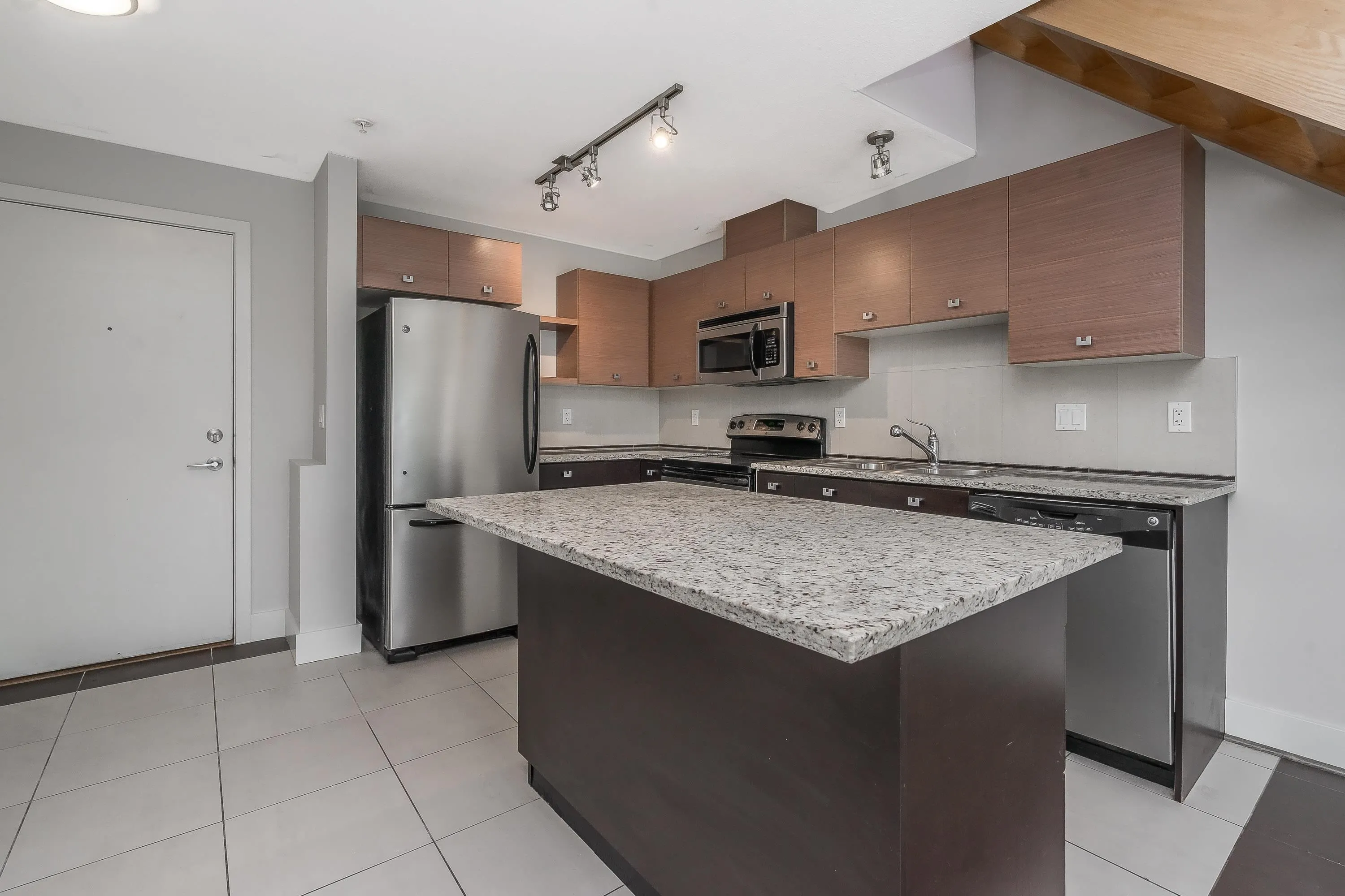 412 6688 120 Street