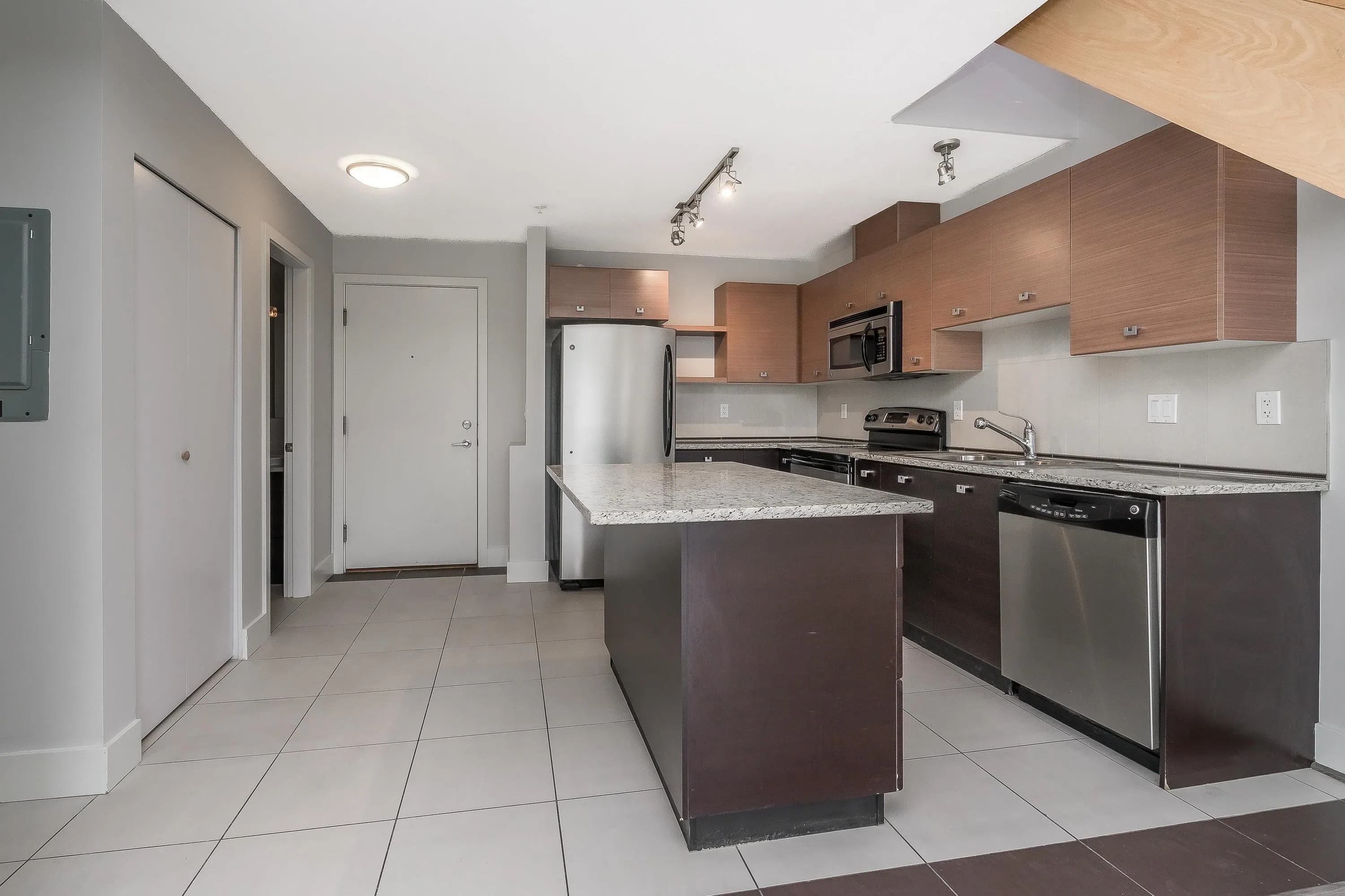 412 6688 120 Street