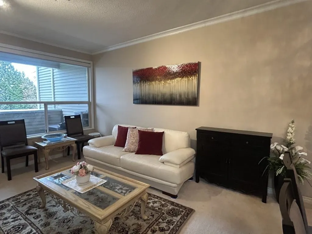 208 5280 Oakmount Crescent