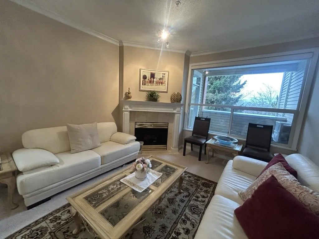 208 5280 Oakmount Crescent