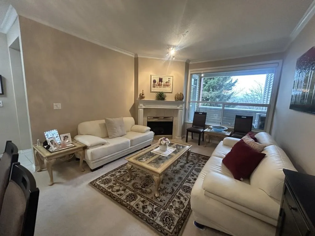 208 5280 Oakmount Crescent