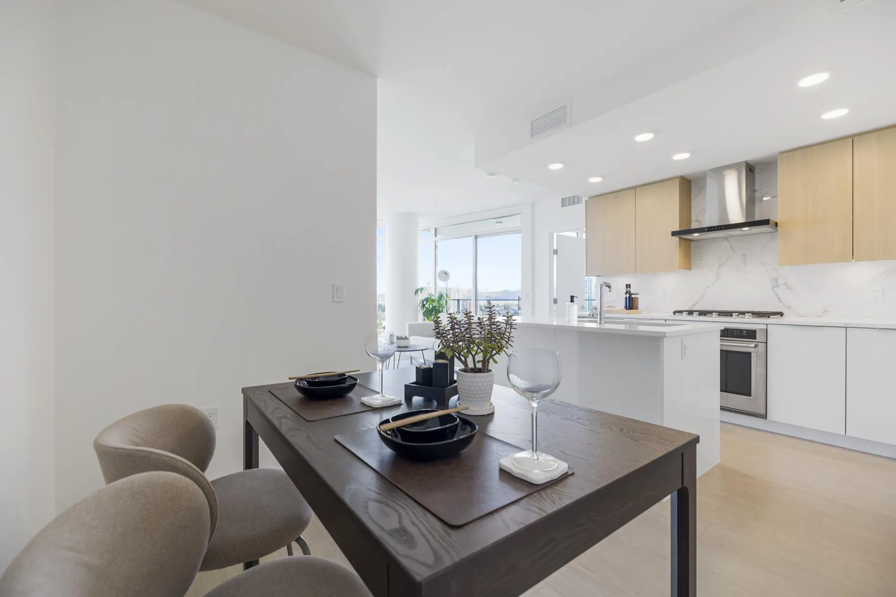 2602 7683 Park Crescent