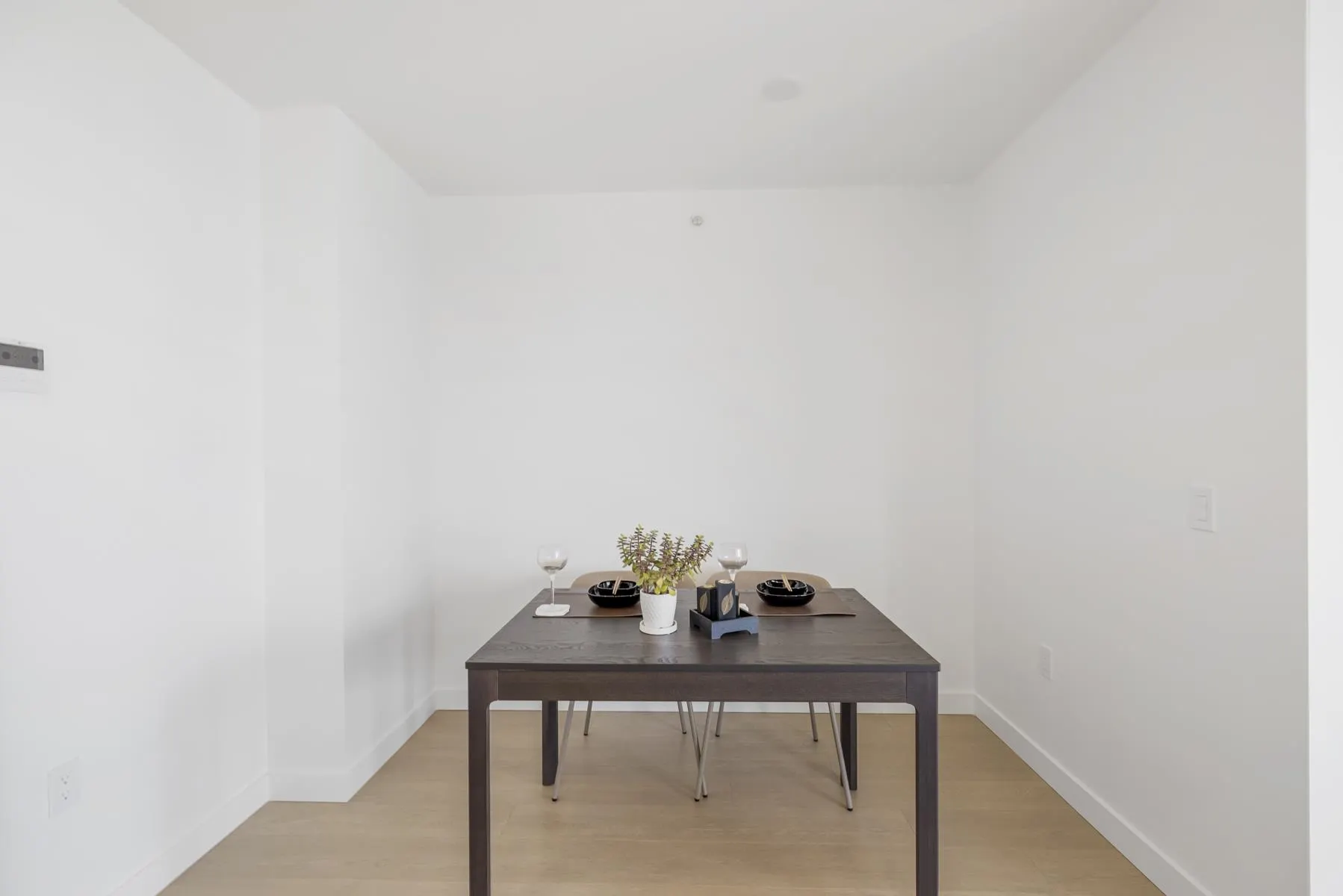 2602 7683 Park Crescent